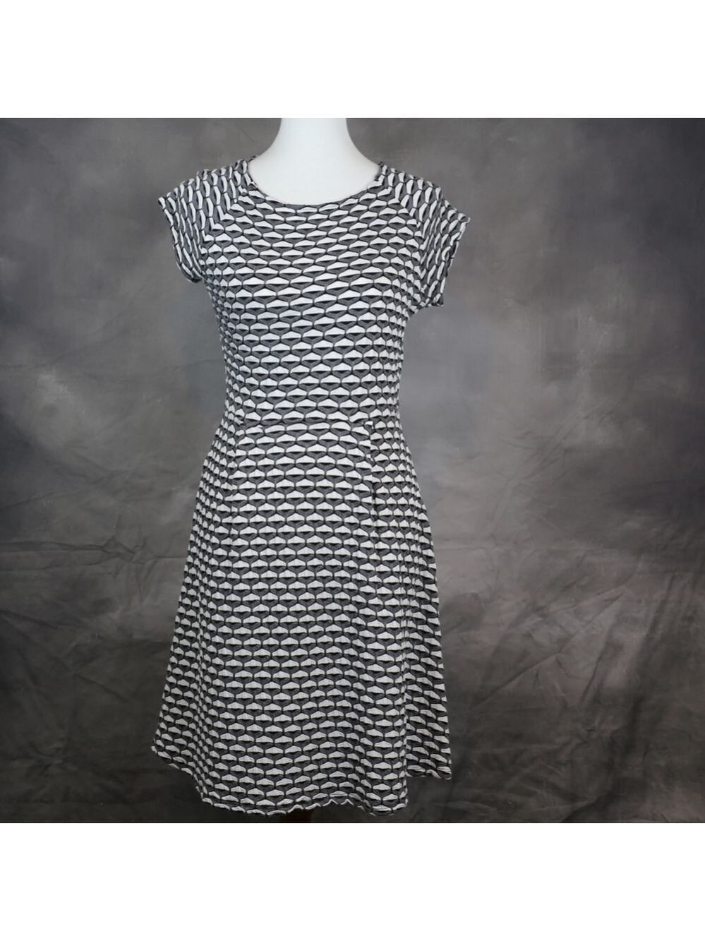 Renee C. a-line knee length dress S